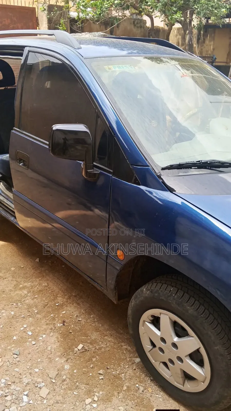 Mitsubishi SpaceRunner 2000 Blue
