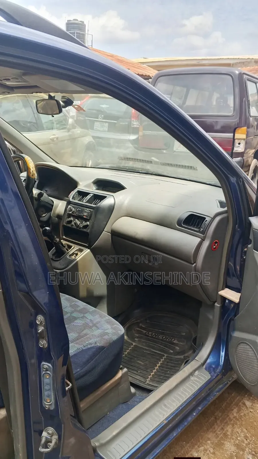 Mitsubishi SpaceRunner 2000 Blue