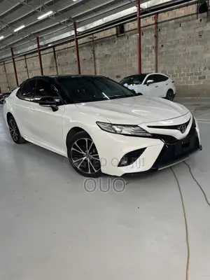 Toyota Camry 2019 White