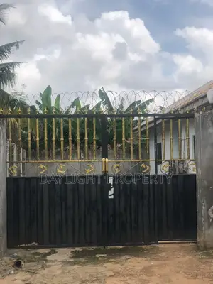 3bdrm Block of Flats in Daylight Property, Benin City for sale