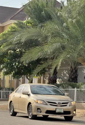 Toyota Corolla 2013 Gold
