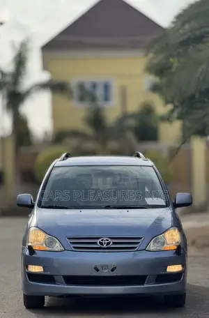 Toyota Avensis Verso 2.0 Petrol 2005 Blue