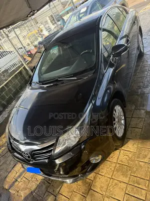 Toyota Avensis 2013 Black