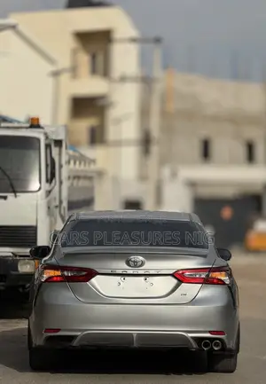 Toyota Camry SE (2.5L 4cyl 8A) 2019 Silver