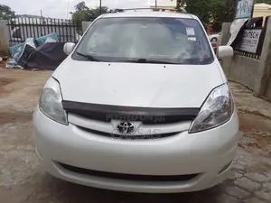 Toyota Sienna 2009 White