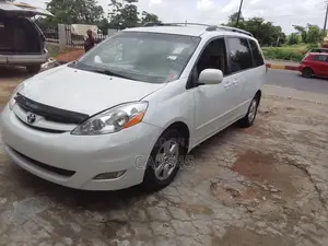 Toyota Sienna 2009 White