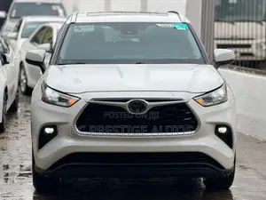 Toyota Highlander XLE 2021 White