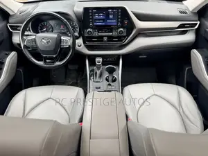 Toyota Highlander XLE 2021 White