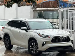 Toyota Highlander XLE 2021 White