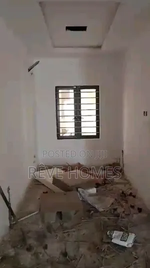 2bdrm Block of Flats in Millenuim/UPS for rent