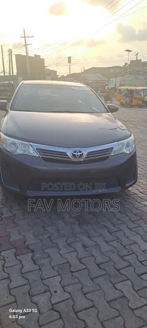 Toyota Camry LE 4dr Sedan (2.5L 4cyl 6A) 2013 Gray
