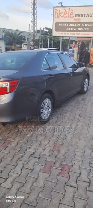 Toyota Camry LE 4dr Sedan (2.5L 4cyl 6A) 2013 Gray