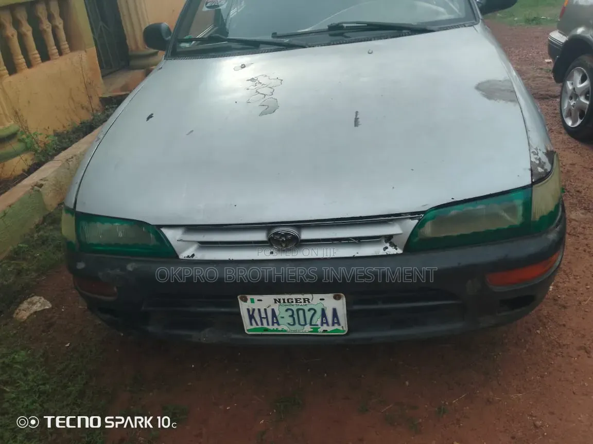 Toyota Corolla 1999 Silver