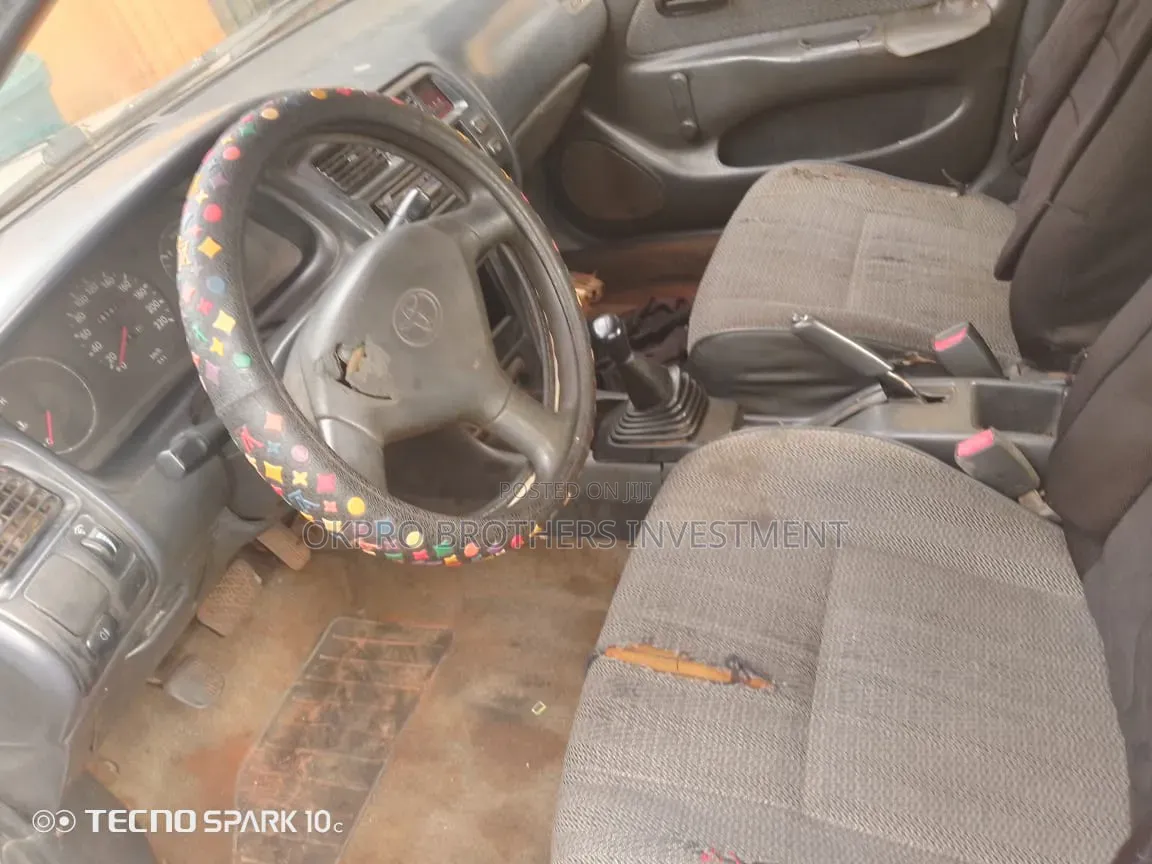 Toyota Corolla 1999 Silver