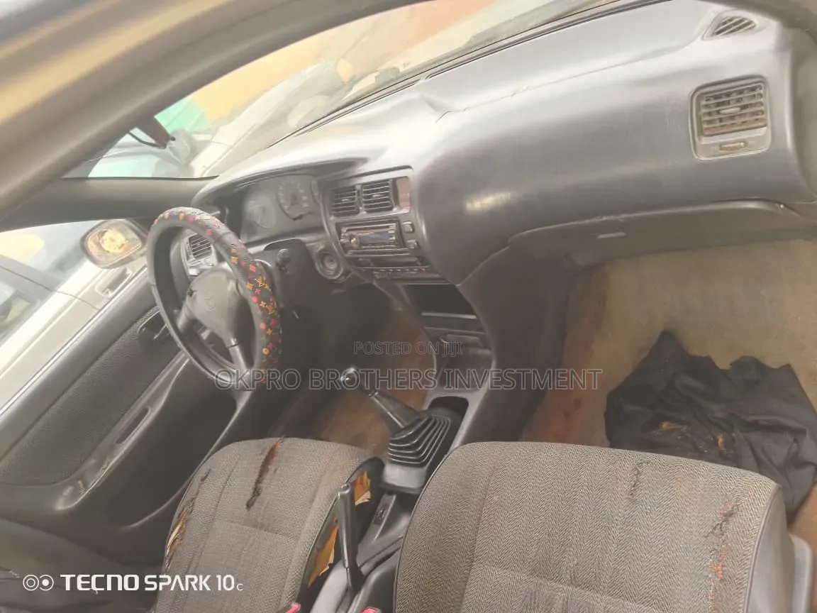 Toyota Corolla 1999 Silver