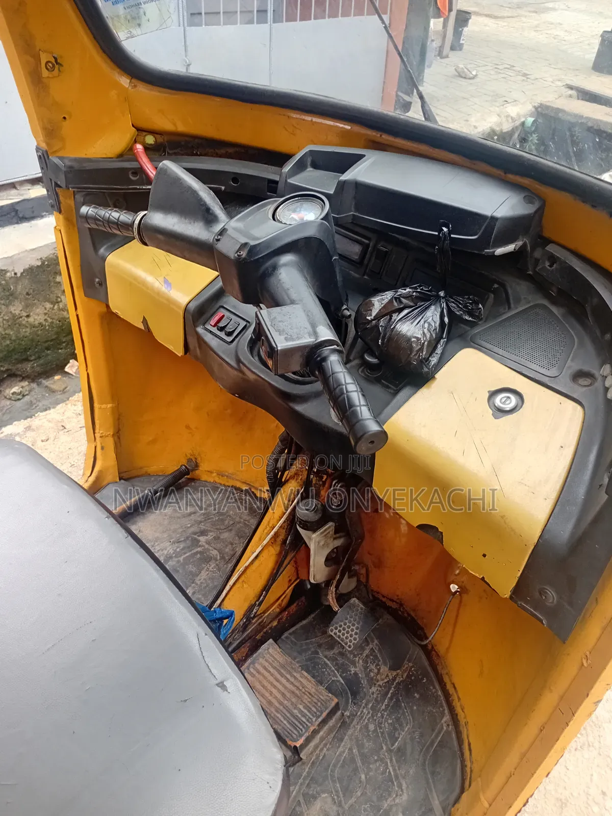 TVS King Cargo 2021 Yellow