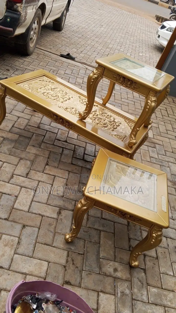 Luxury Royal Center Table With 2 Side Stools