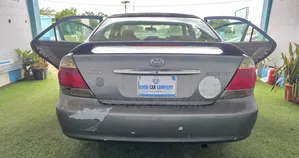 Toyota Camry 2005 Gray