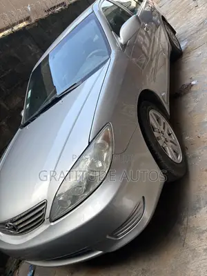 Toyota Camry LE 4dr Sedan (2.4L 4cyl 5A) 2005 Silver