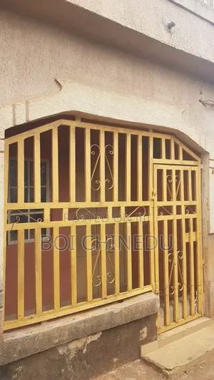 2bdrm Block of Flats in Oshimili South for rent