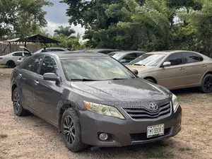 Toyota Camry LE 4dr Sedan (2.5L 4cyl 6AM) 2010 Gray