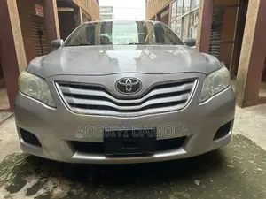 Toyota Camry LE 4dr Sedan (2.5L 4cyl 6A) 2011 Silver