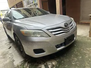 Toyota Camry LE 4dr Sedan (2.5L 4cyl 6A) 2011 Silver