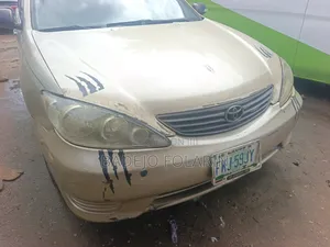Toyota Camry 2006 Gold