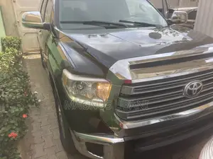 Toyota Sequoia SR5 4dr SUV (5.7L 8cyl 6A) 2010 Black