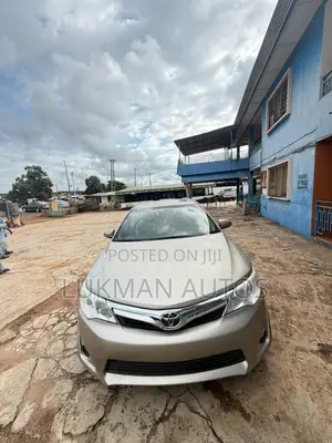 Toyota Camry LE 4dr Sedan (2.5L 4cyl 6A) 2014 Gold