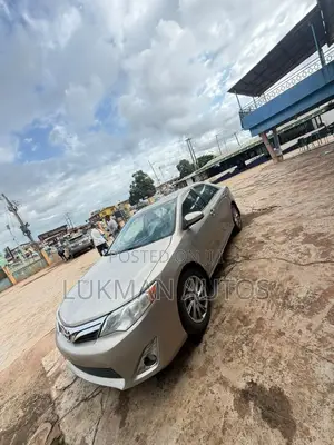 Toyota Camry LE 4dr Sedan (2.5L 4cyl 6A) 2014 Gold