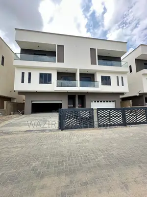 4bdrm House in Lekki Phase 1 for sale