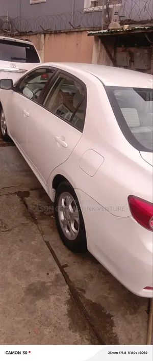 Toyota Corolla LE 4dr Sedan (1.8L 4cyl 4A) 2011 White