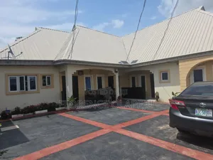 3bdrm Block of Flats in Kasumu, Akala Express for rent