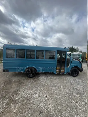 GMC Savana 2024 Blue