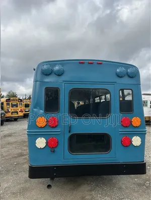 GMC Savana 2024 Blue