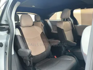 Toyota Sienna 2024 Gray