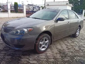 Toyota Camry 2005 Gray