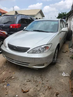 Toyota Camry LE 4dr Sedan (2.4L 4cyl 5M) 2004 Silver