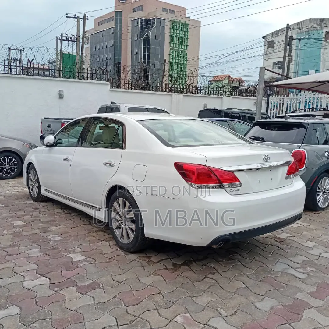 Toyota Avalon 2011 White