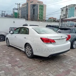 Toyota Avalon 2011 White
