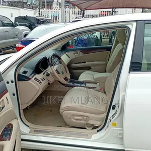 Toyota Avalon 2011 White