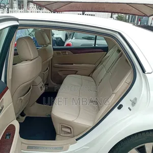 Toyota Avalon 2011 White