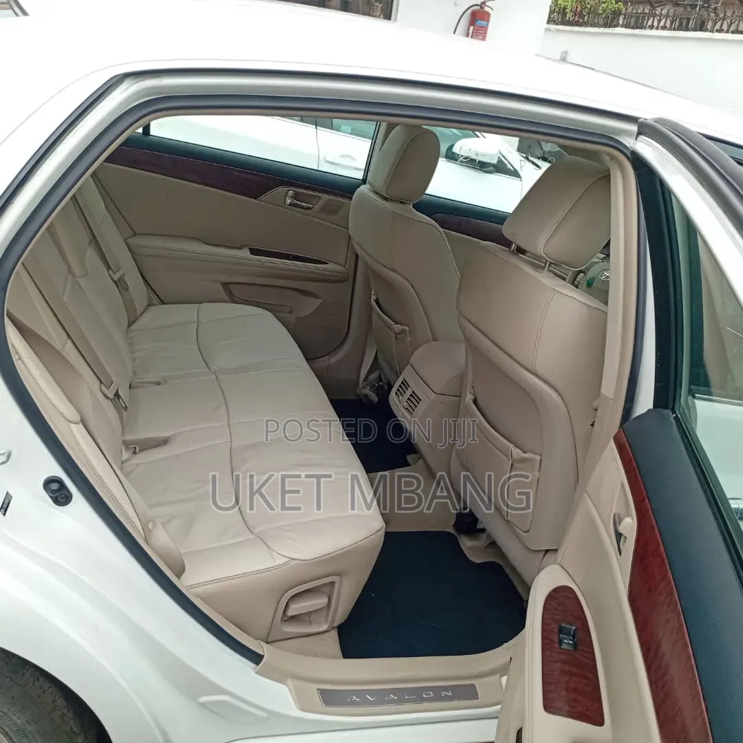 Toyota Avalon 2011 White