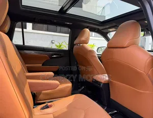 Toyota Highlander 2023 Blue