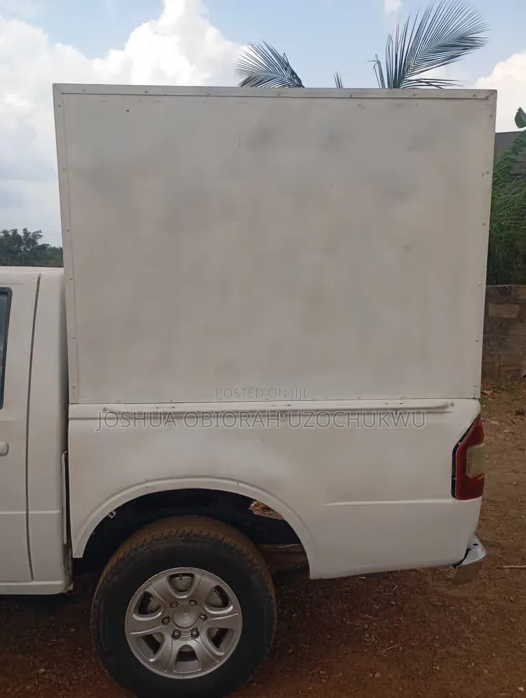Dodge B2000 2013 White