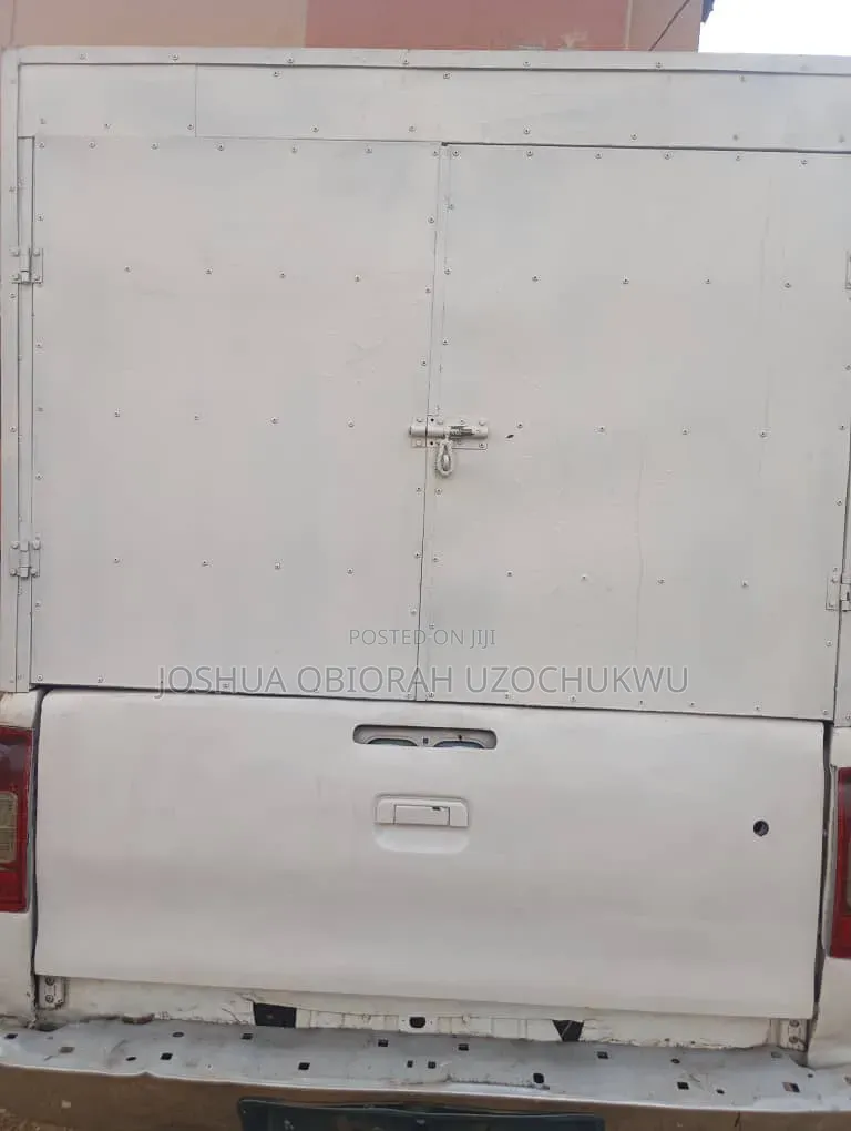 Dodge B2000 2013 White