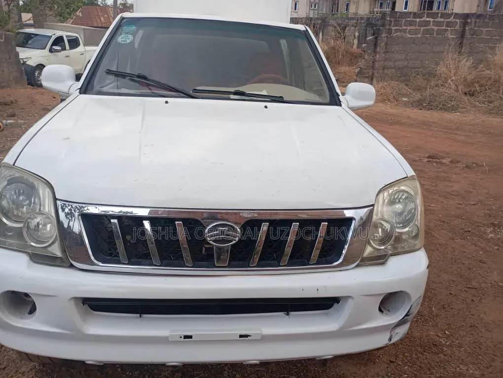 Dodge B2000 2013 White