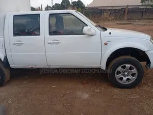 Dodge B2000 2013 White