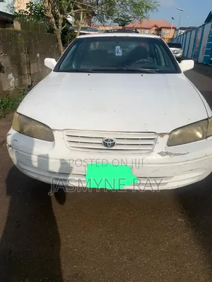 Toyota Camry 2000 White